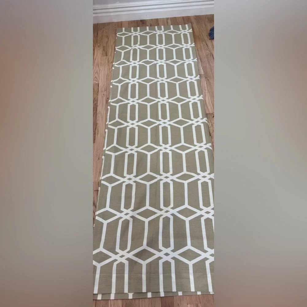 NWOT ONE panel Approx 54x84 Blackout Curtain Threshold‎ Tan White